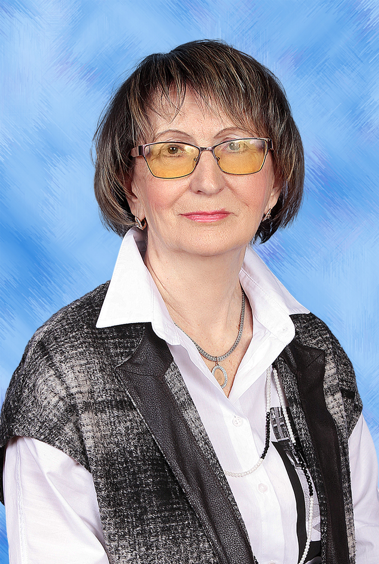 Азеева Лариса Ефимовна.